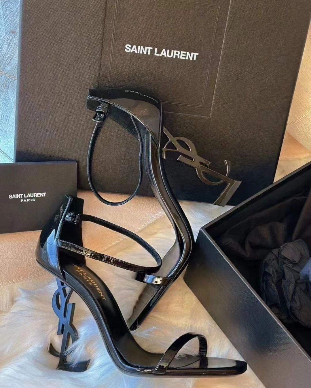 高跟 异形跟 无帮 袢扣 皮革  - VALI鞋履AI设计主图