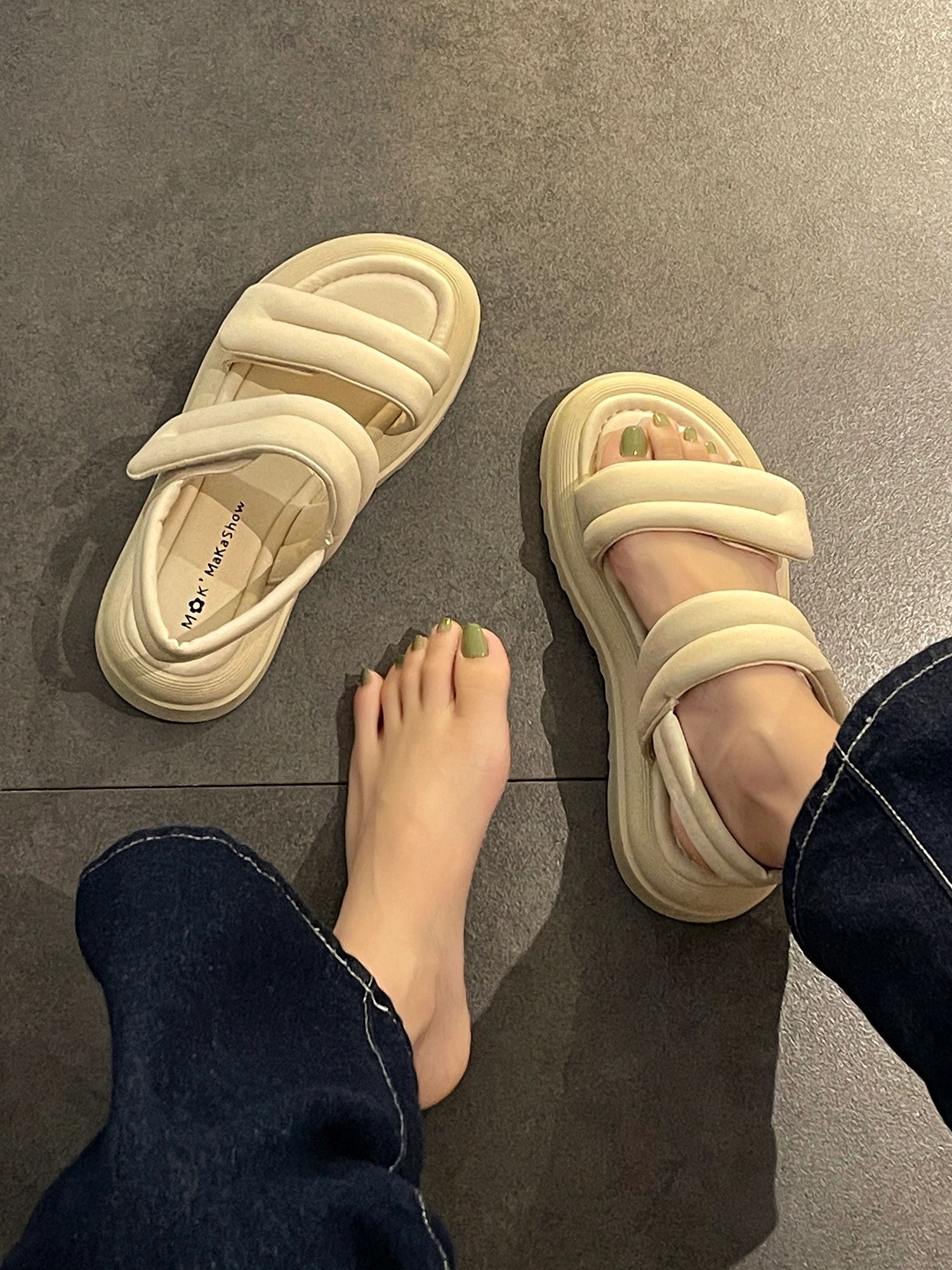 无帮 魔术贴  - VALI鞋履AI设计主图