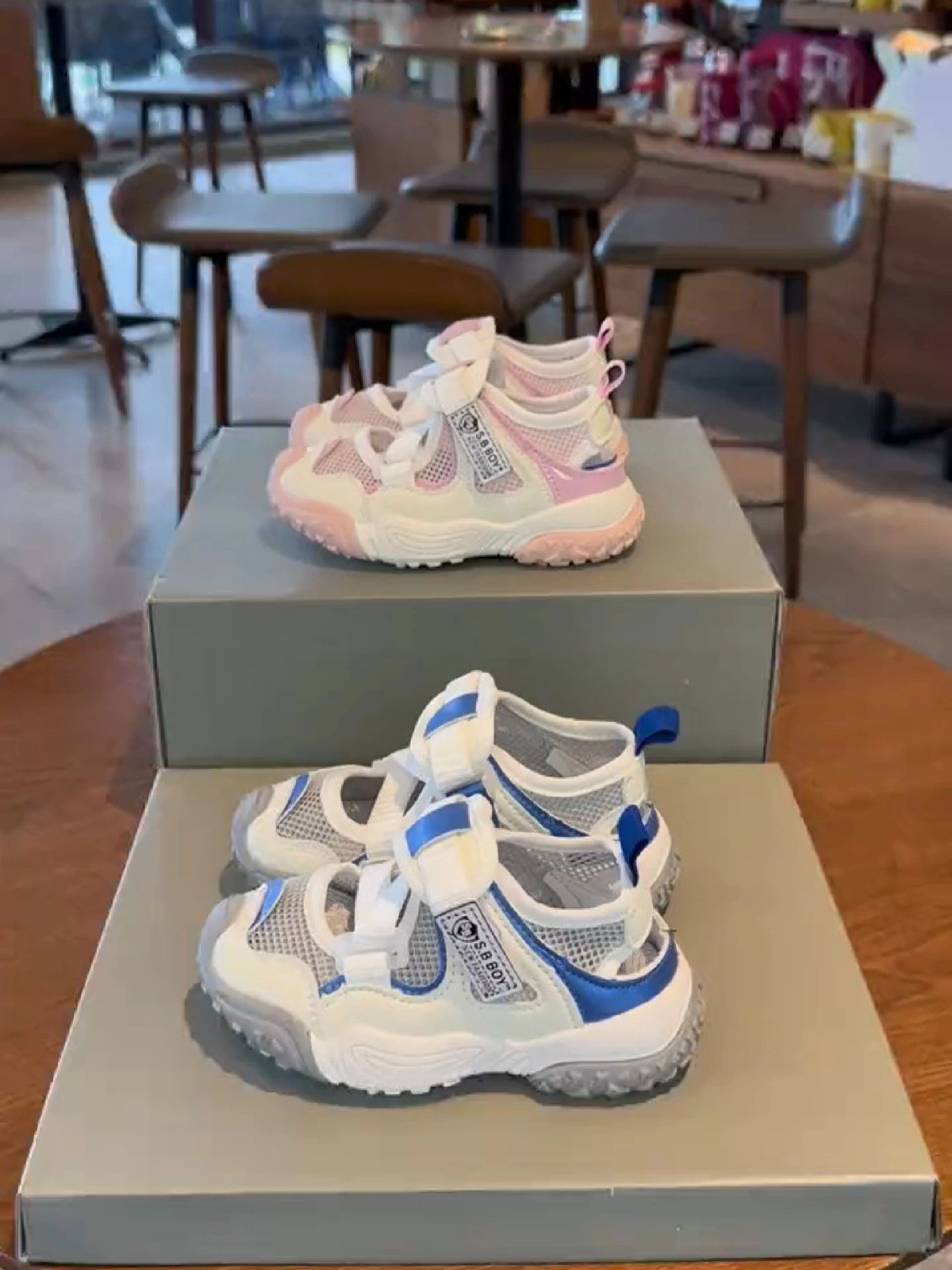 高帮  - VALI鞋履AI设计主图