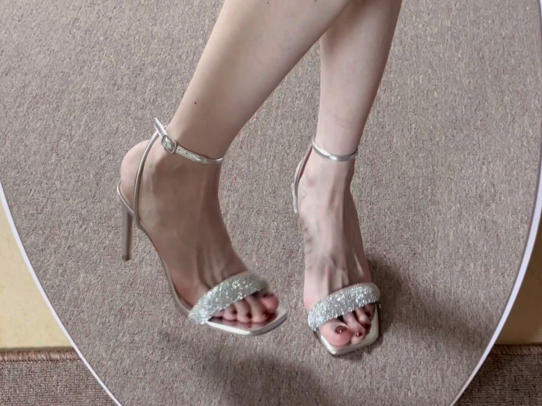 高跟 细跟 无帮 袢扣 皮革  - VALI鞋履AI设计主图