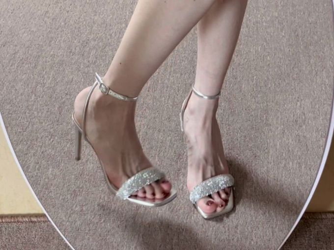 高跟 细跟 无帮 袢扣 皮革 