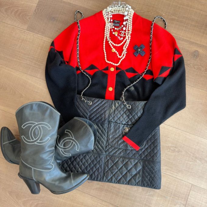 毛纺 V领 撞色/渐变 拼接 绣花 边缘装饰 蓝黑色 茜红 基础扣饰 