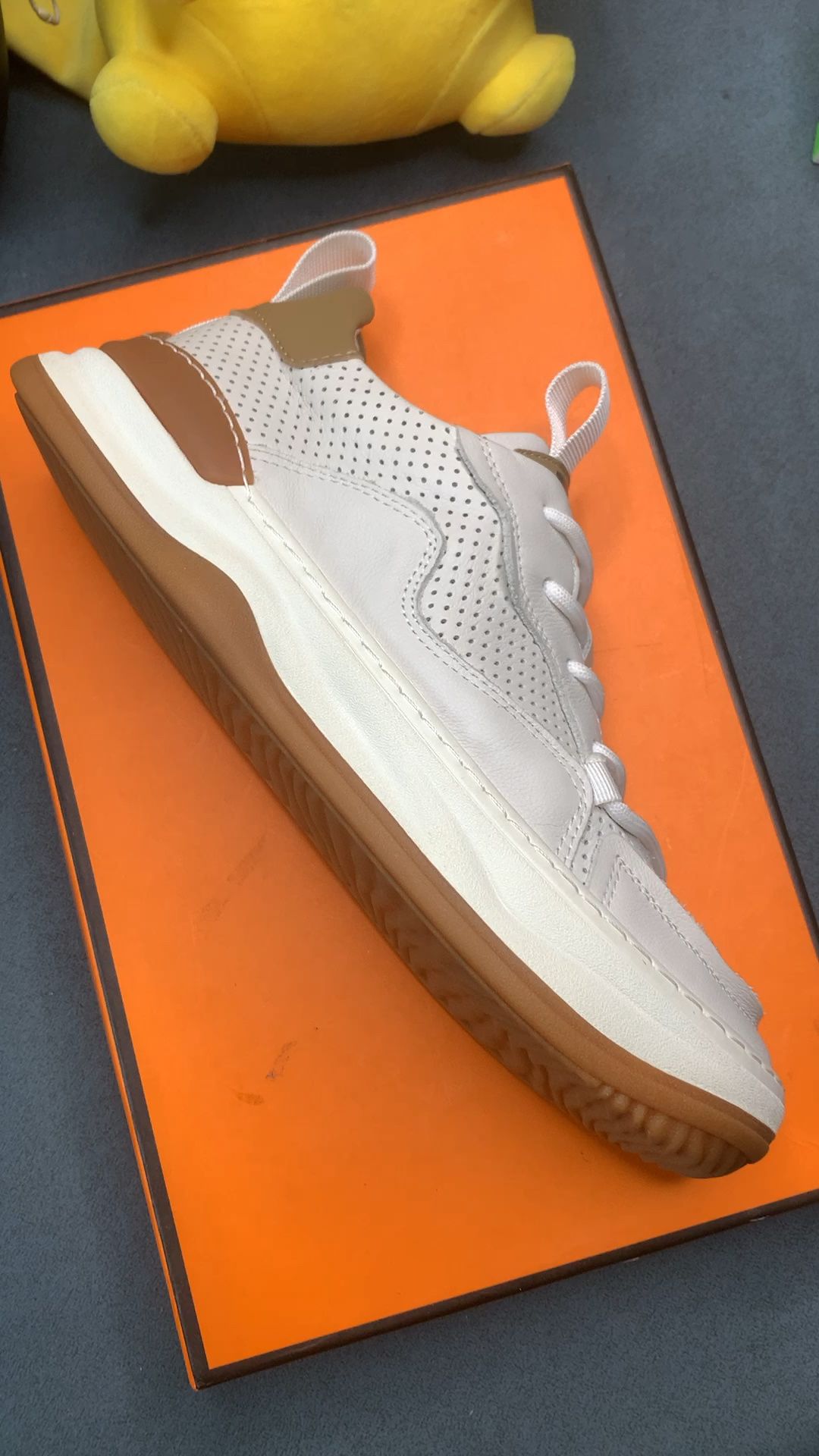 皮革  - VALI鞋履AI设计主图