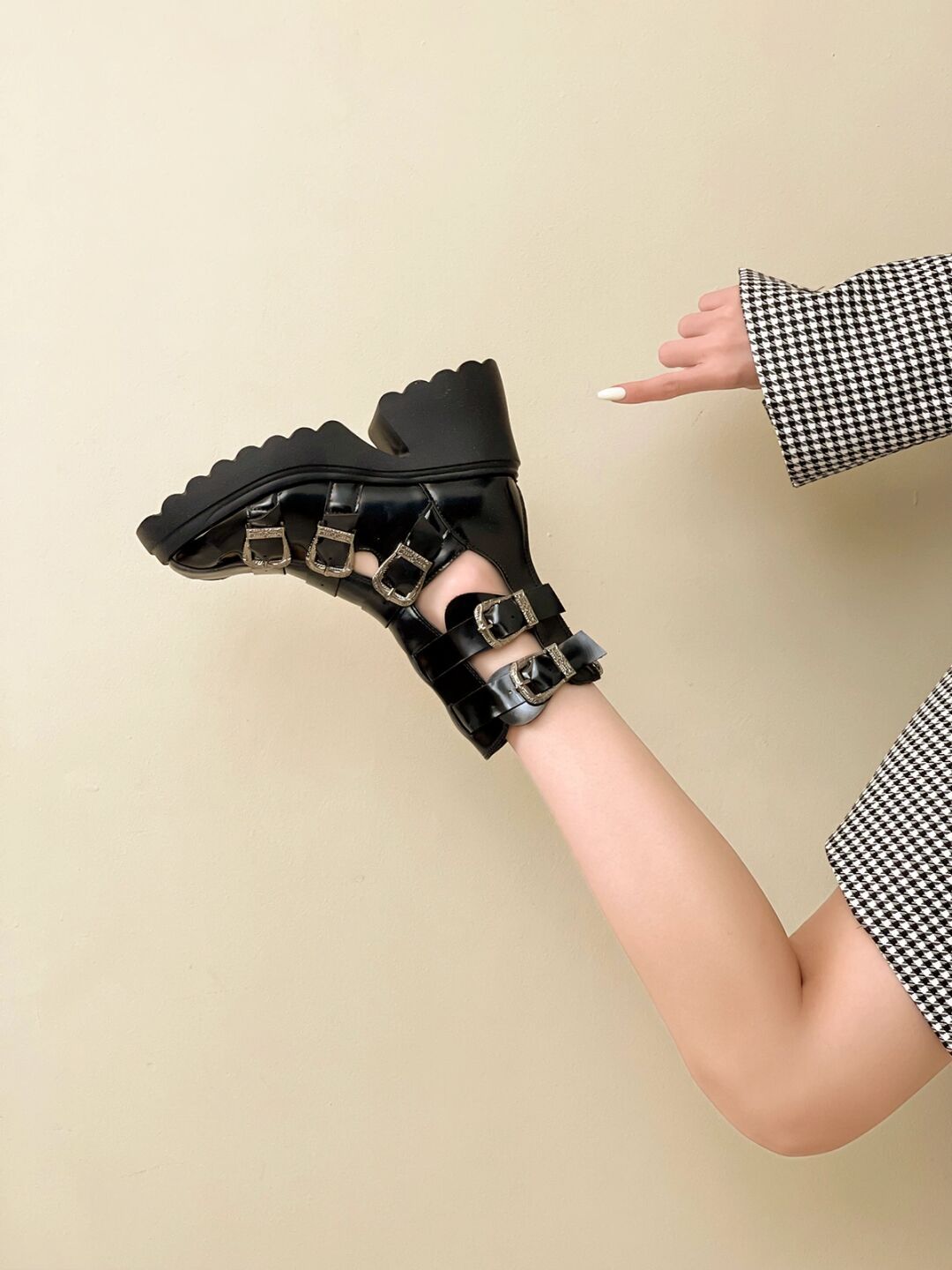 圆头 袢扣 皮革  - VALI鞋履AI设计主图