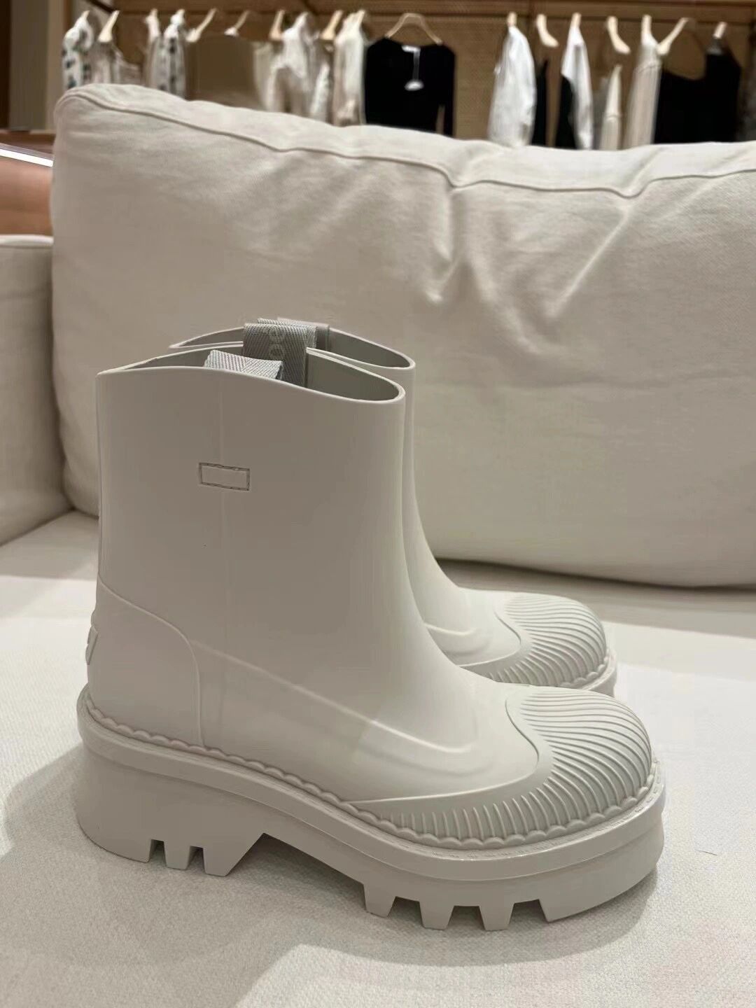  - VALI鞋履AI设计主图