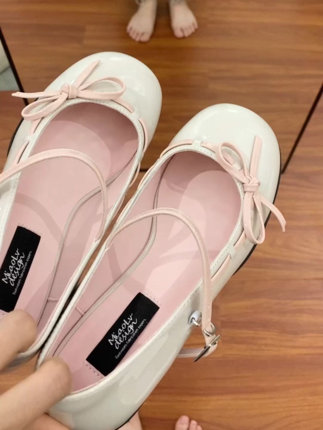 圆头 袢扣 浅口鞋 皮革  - VALI鞋履AI设计主图