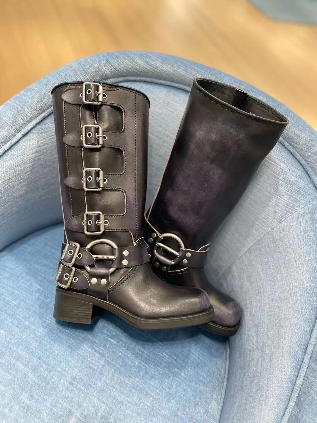 低跟 粗跟 方头 袢扣 皮革  - VALI鞋履AI设计主图