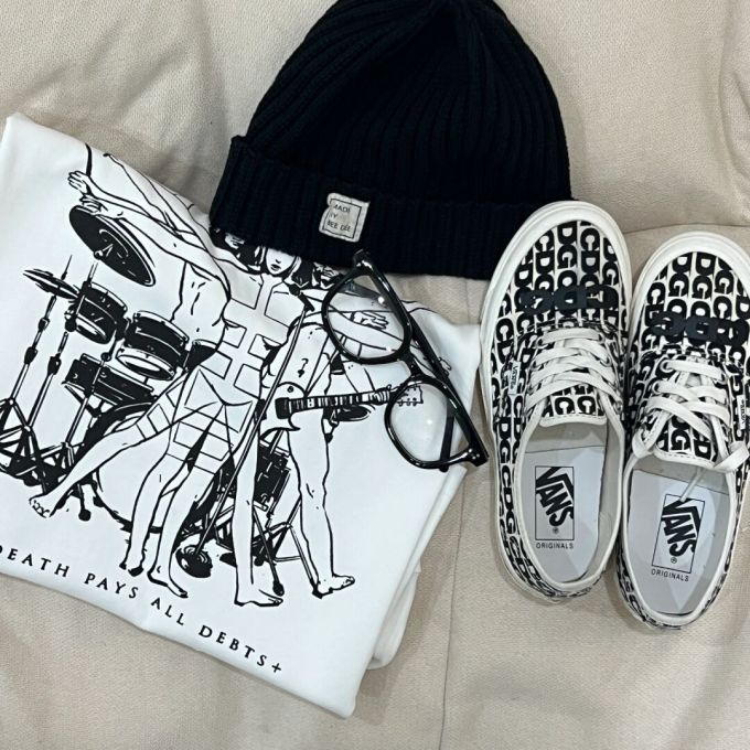 H型 线性图案 文字图案 物品器件 印花 淡蓝色 冰冻色 酱黑色 