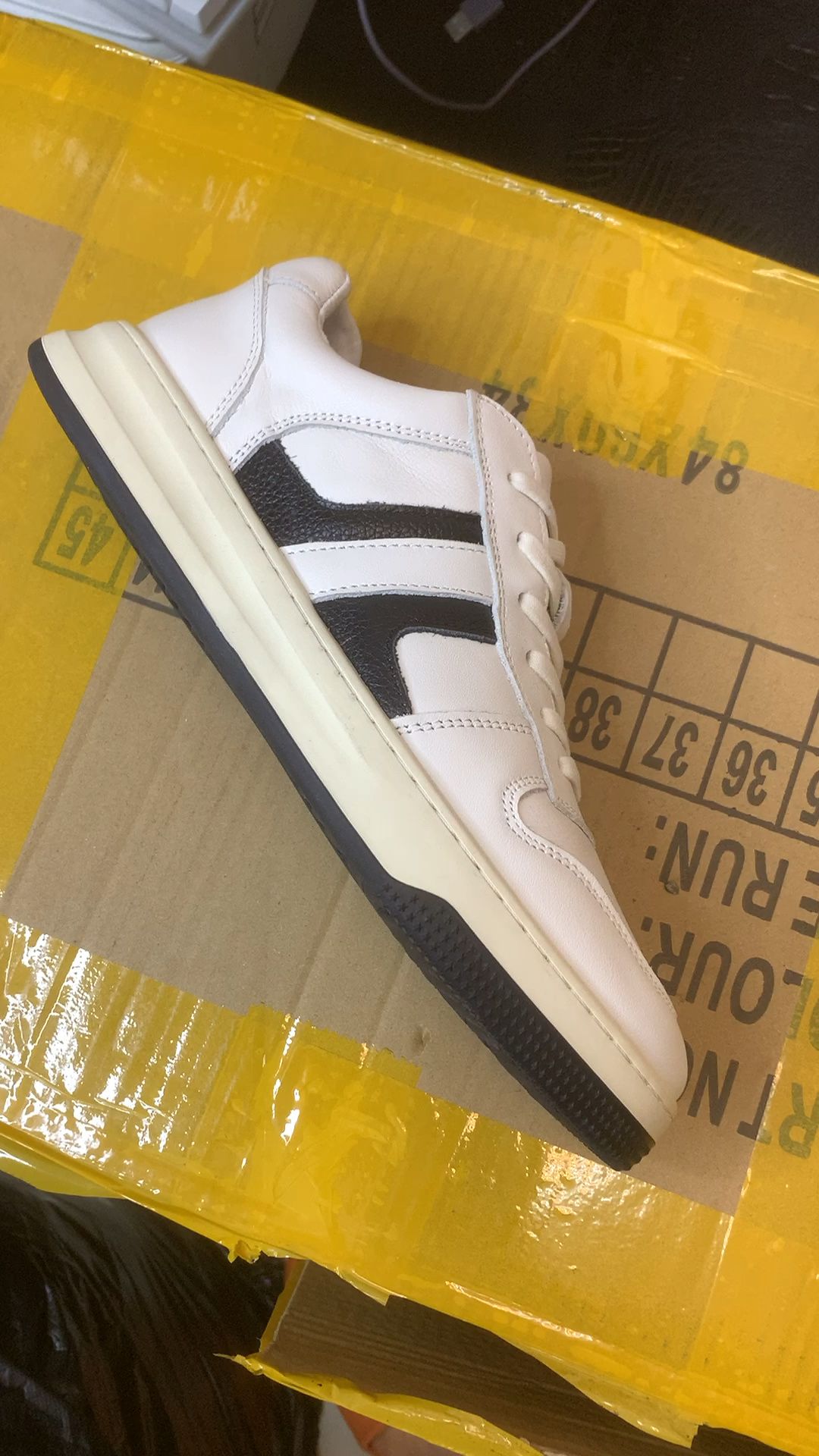 低帮 皮革  - VALI鞋履AI设计主图