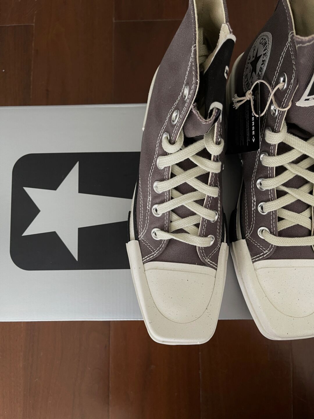 高帮  - VALI鞋履AI设计主图