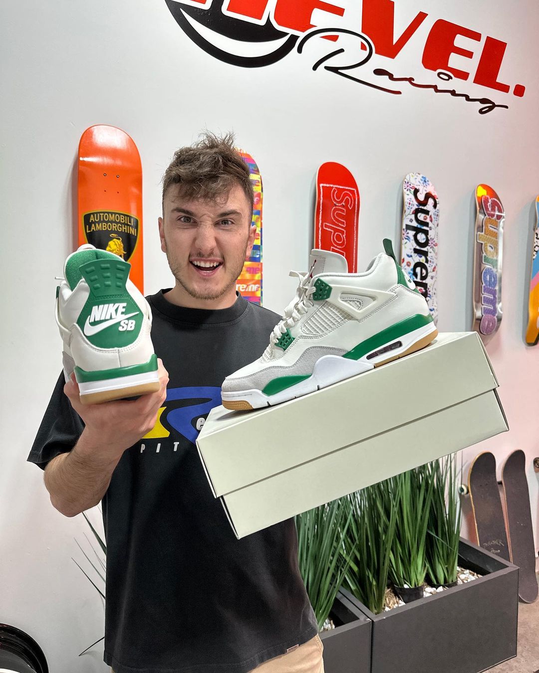 针织面料 H型 圆形领 文字图案 撞色/渐变 印花 踢踏舞鞋色  - VALI鞋履AI设计主图