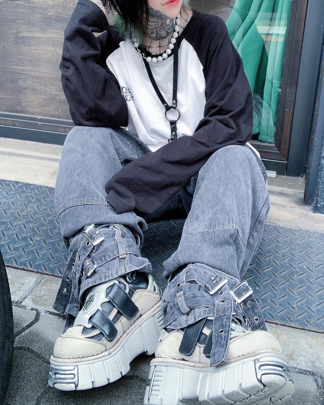 牛仔面料 洗水 毛边 羊绒蓝 深蓝黑色 恒灰蓝  - VALI鞋履AI设计主图