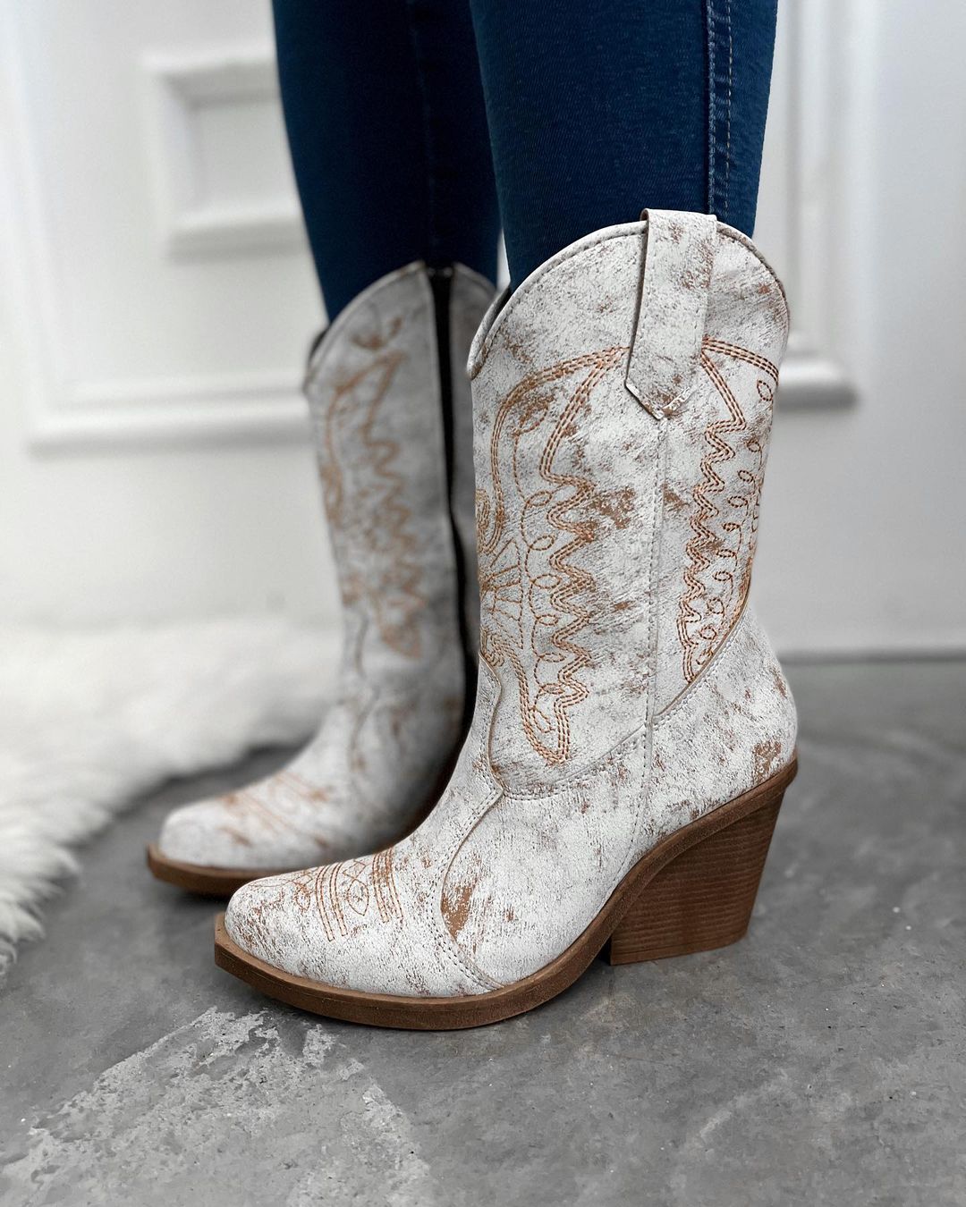 高跟 粗跟 圆头 皮革  - VALI鞋履AI设计主图