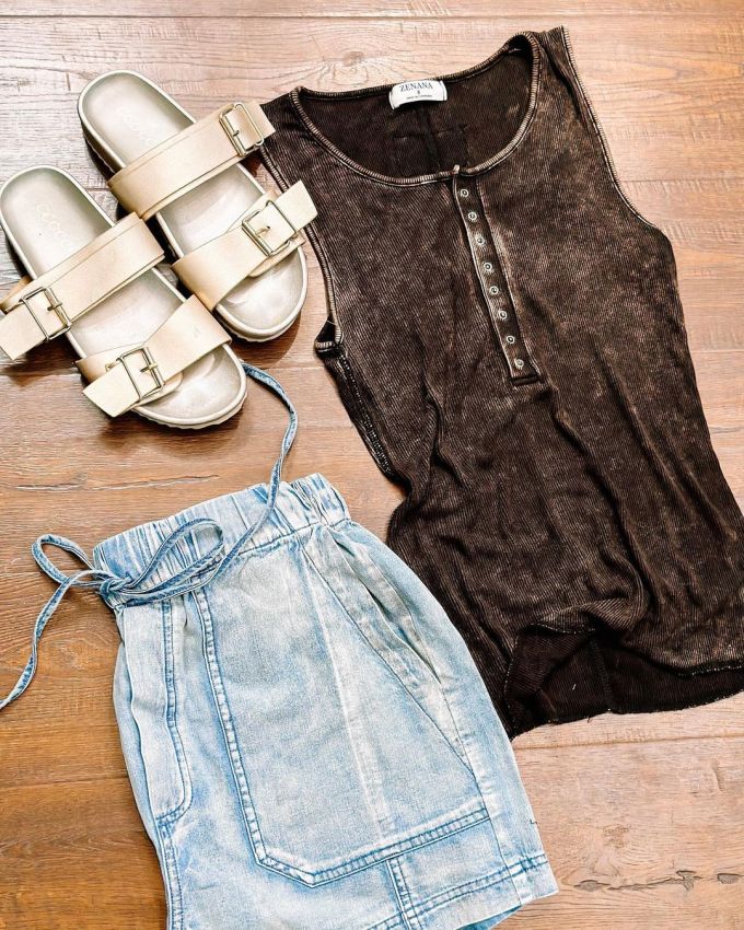 灯芯绒 圆形领 巧克力棕色 咖啡豆棕 基础扣饰 