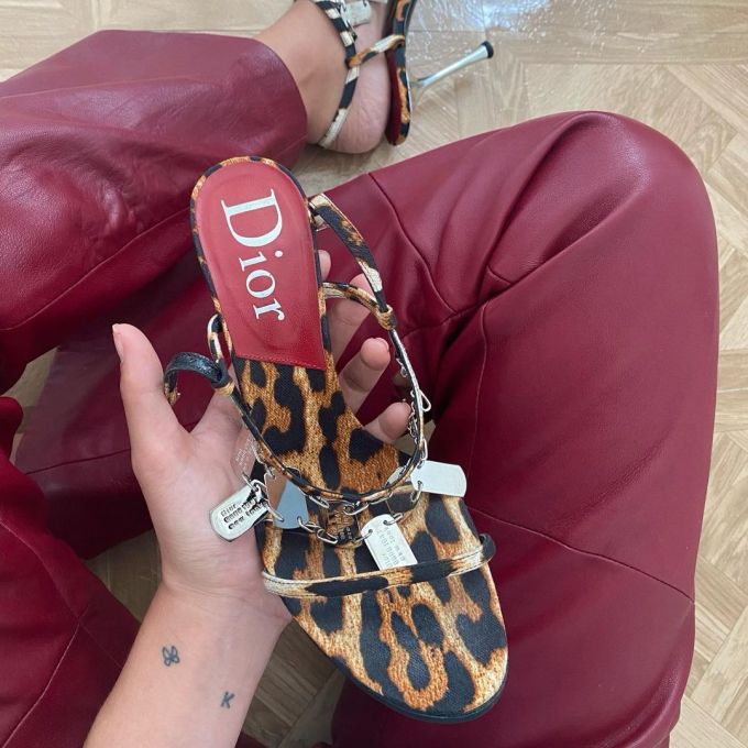 皮革面料 连帽领 银莲花色 红布林色 