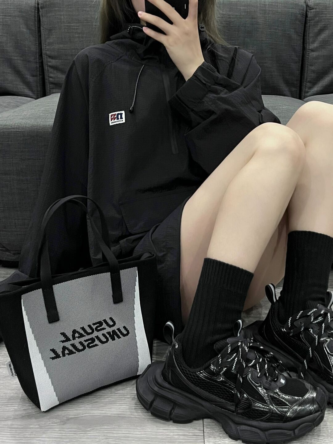 针织面料 H型 连帽领 文字图案 绣花 酱黑色  - VALI鞋履AI设计主图