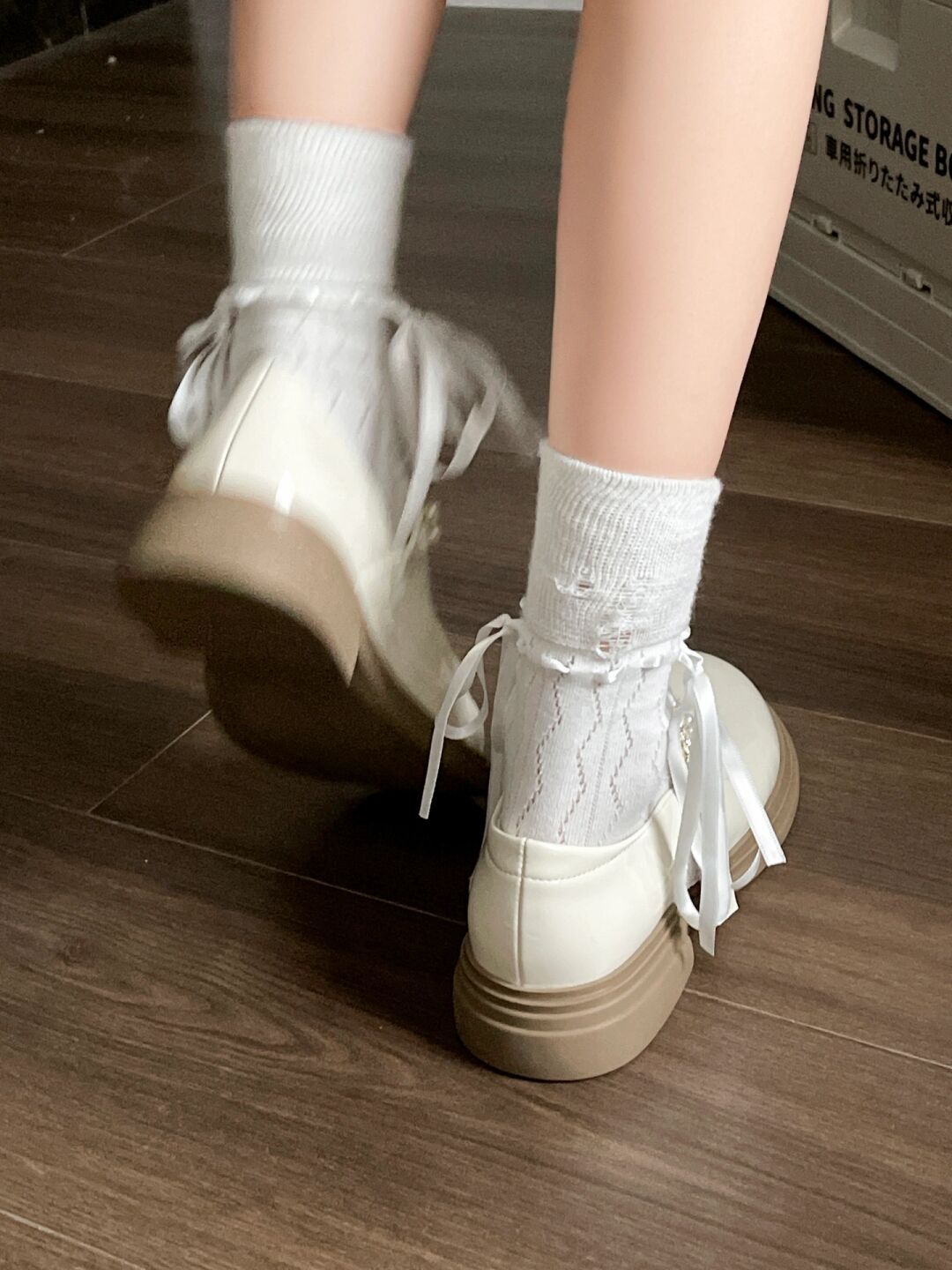 都市  - VALI鞋履AI设计主图