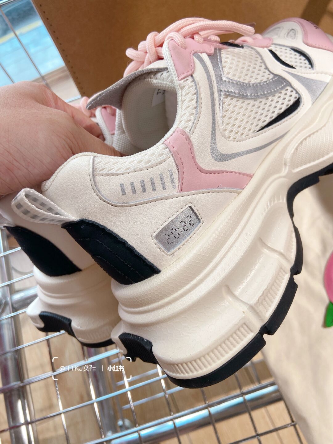 低帮  - VALI鞋履AI设计主图