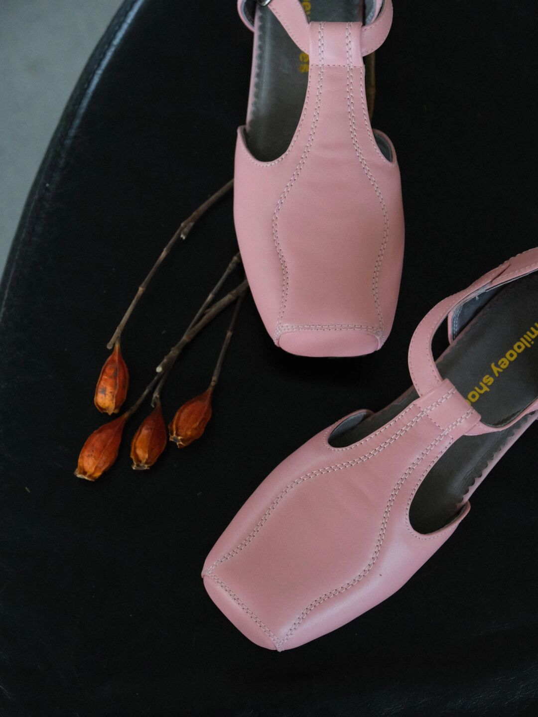 皮革  - VALI鞋履AI设计主图