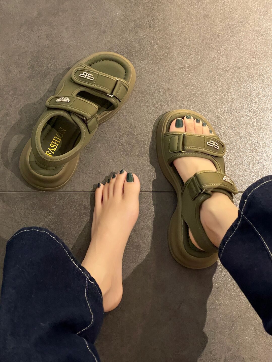 无帮 魔术贴  - VALI鞋履AI设计主图