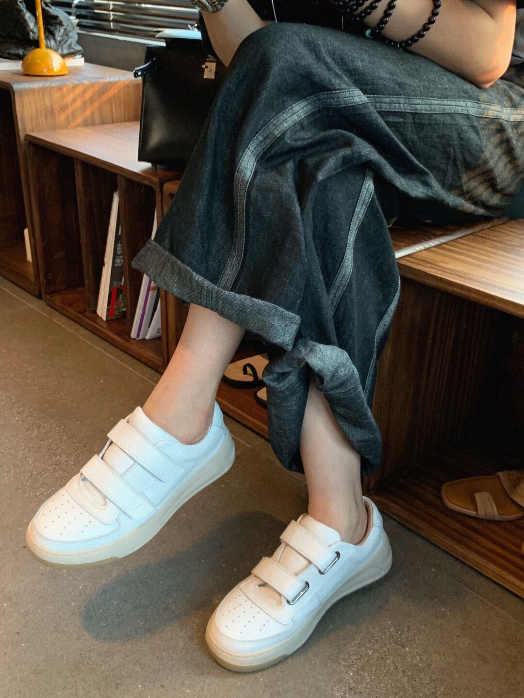 牛仔面料 洗水 轿车黑  - VALI鞋履AI设计主图