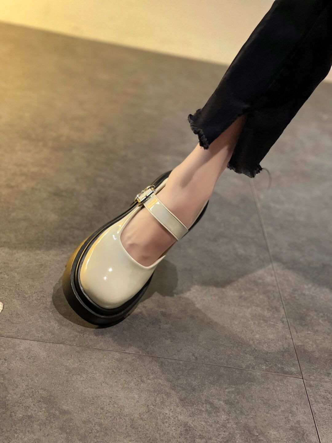 圆头 袢扣 中口鞋 皮革  - VALI鞋履AI设计主图