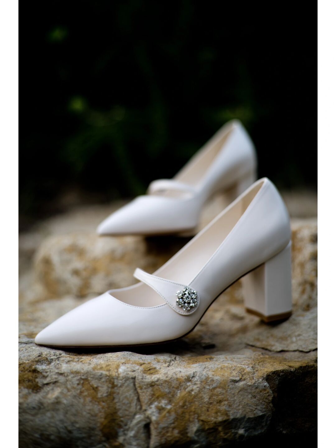 尖头 袢扣 浅口鞋 皮革  - VALI鞋履AI设计主图