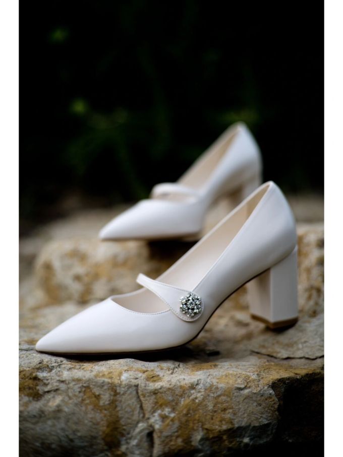 尖头 袢扣 浅口鞋 皮革 