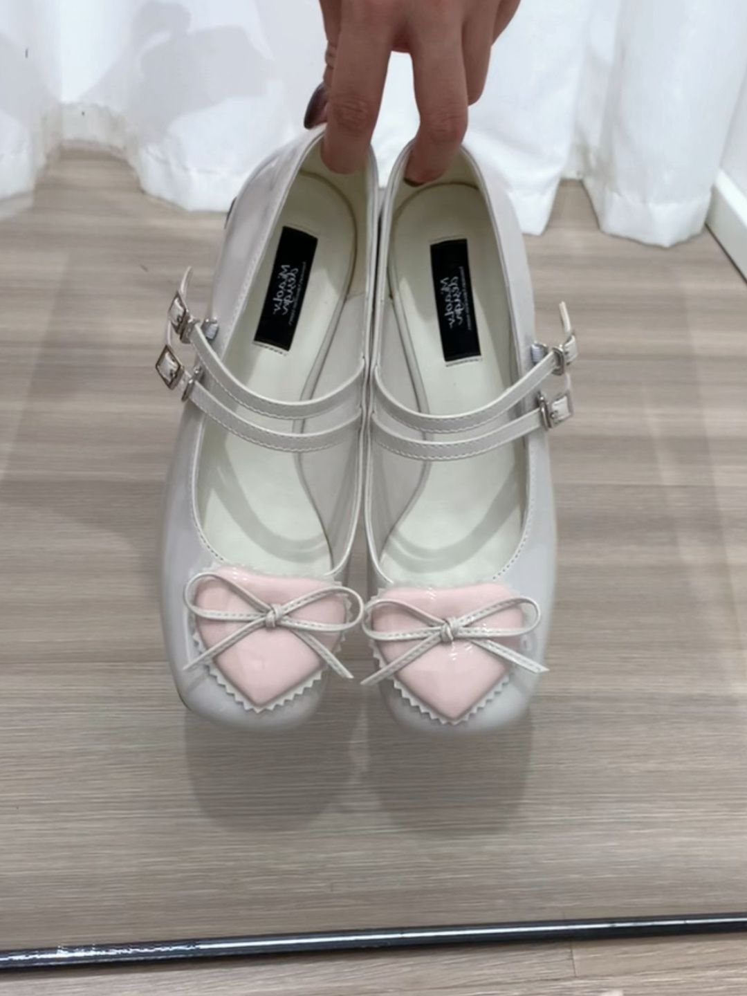 方头 袢扣 浅口鞋 皮革  - VALI鞋履AI设计主图