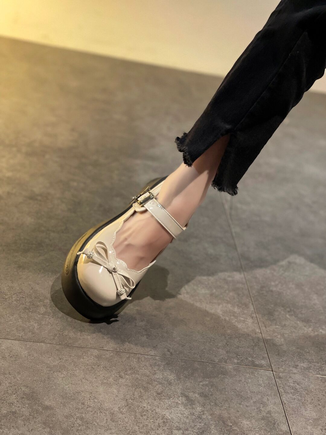 圆头 袢扣 浅口鞋 皮革  - VALI鞋履AI设计主图