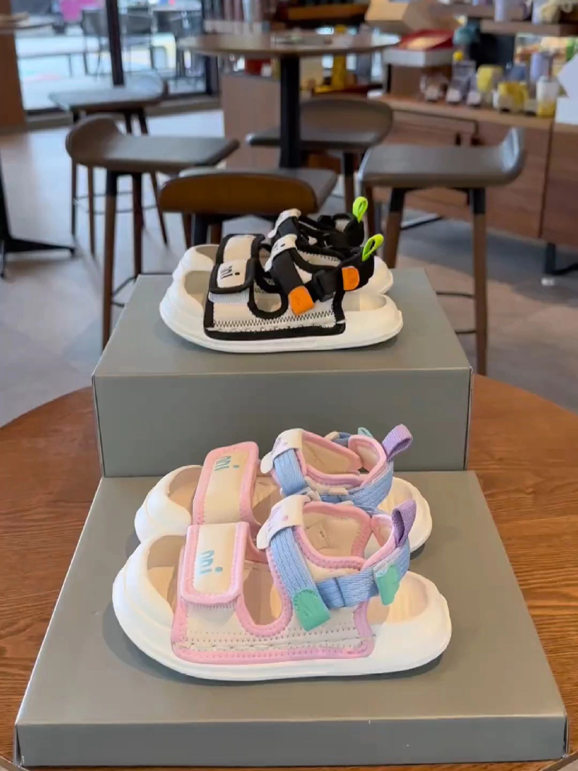 无帮 魔术贴  - VALI鞋履AI设计主图