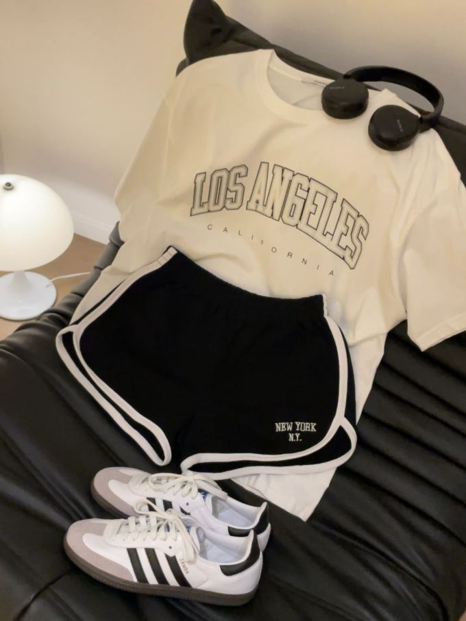 针织面料 圆形领 文字图案 撞色/渐变 印花 边缘装饰 小麦粉色 踢踏舞鞋色 