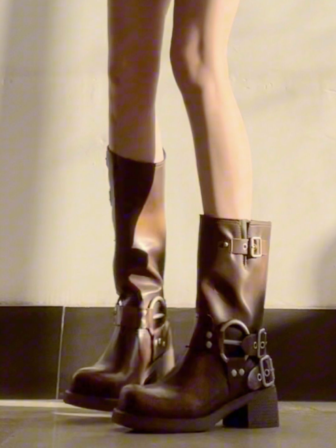 圆头 袢扣 皮革  - VALI鞋履AI设计主图