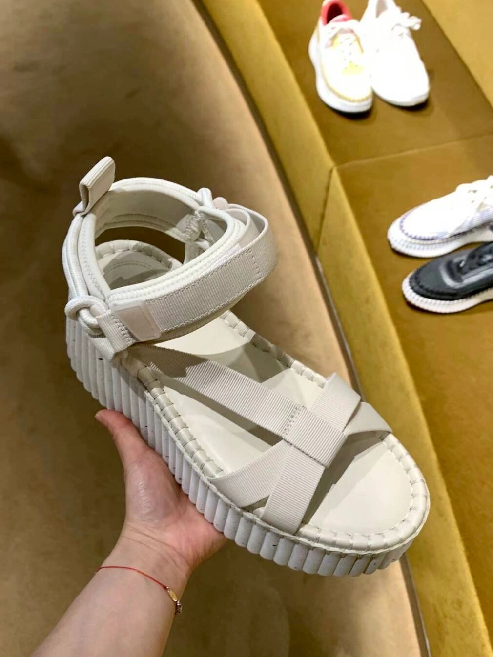 无帮 魔术贴  - VALI鞋履AI设计主图