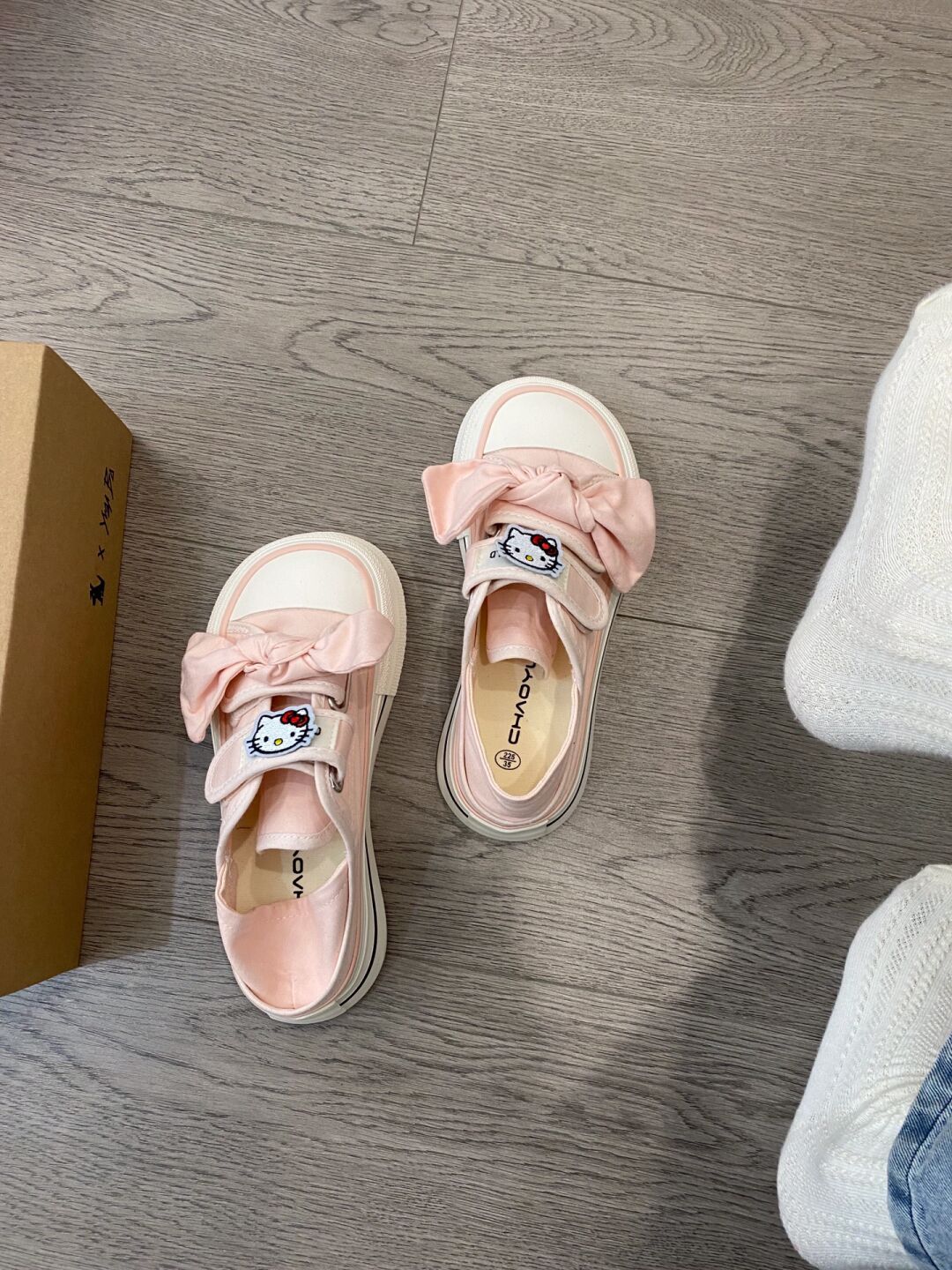 无帮 魔术贴  - VALI鞋履AI设计主图