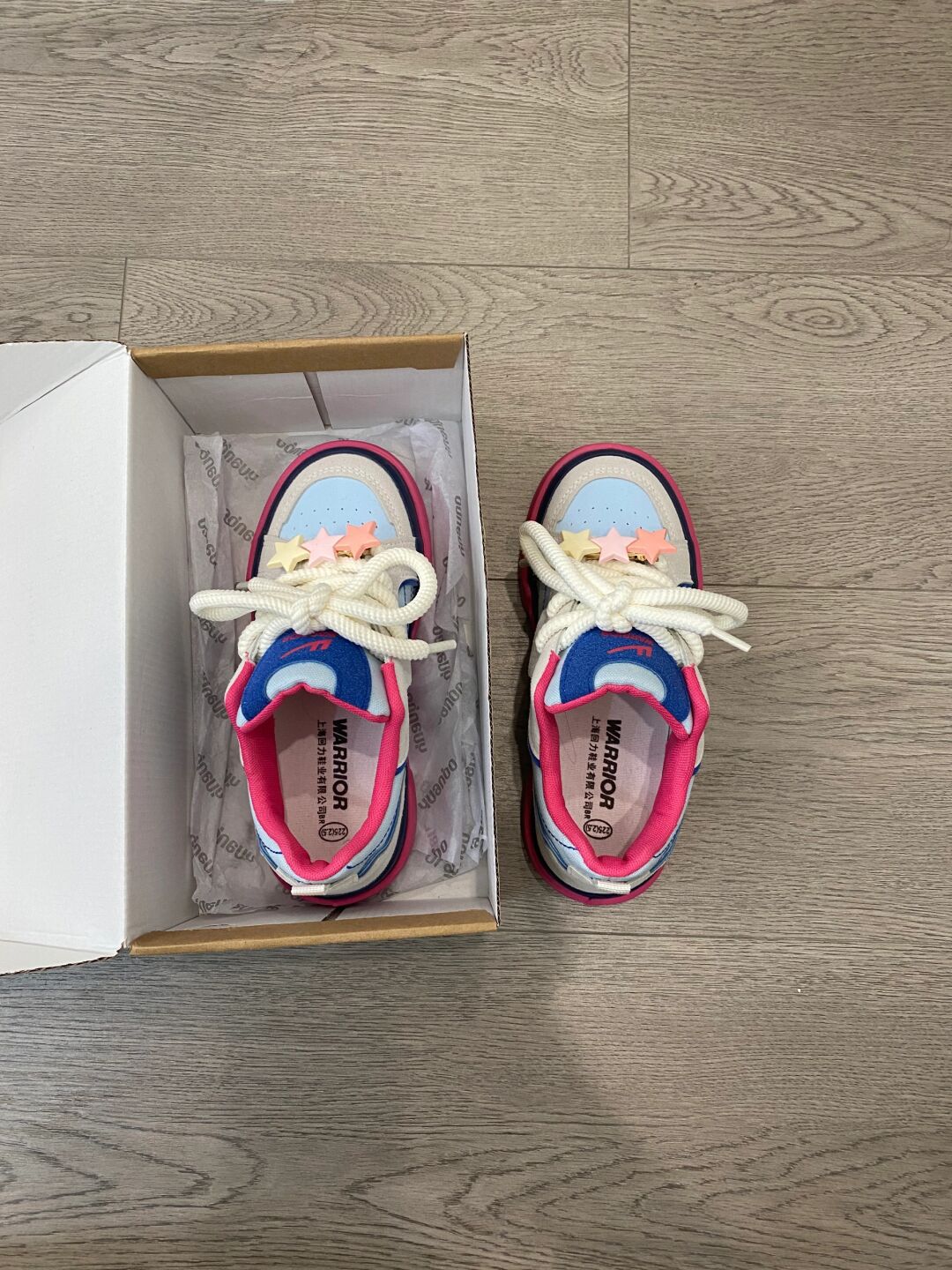 宫廷  - VALI鞋履AI设计主图