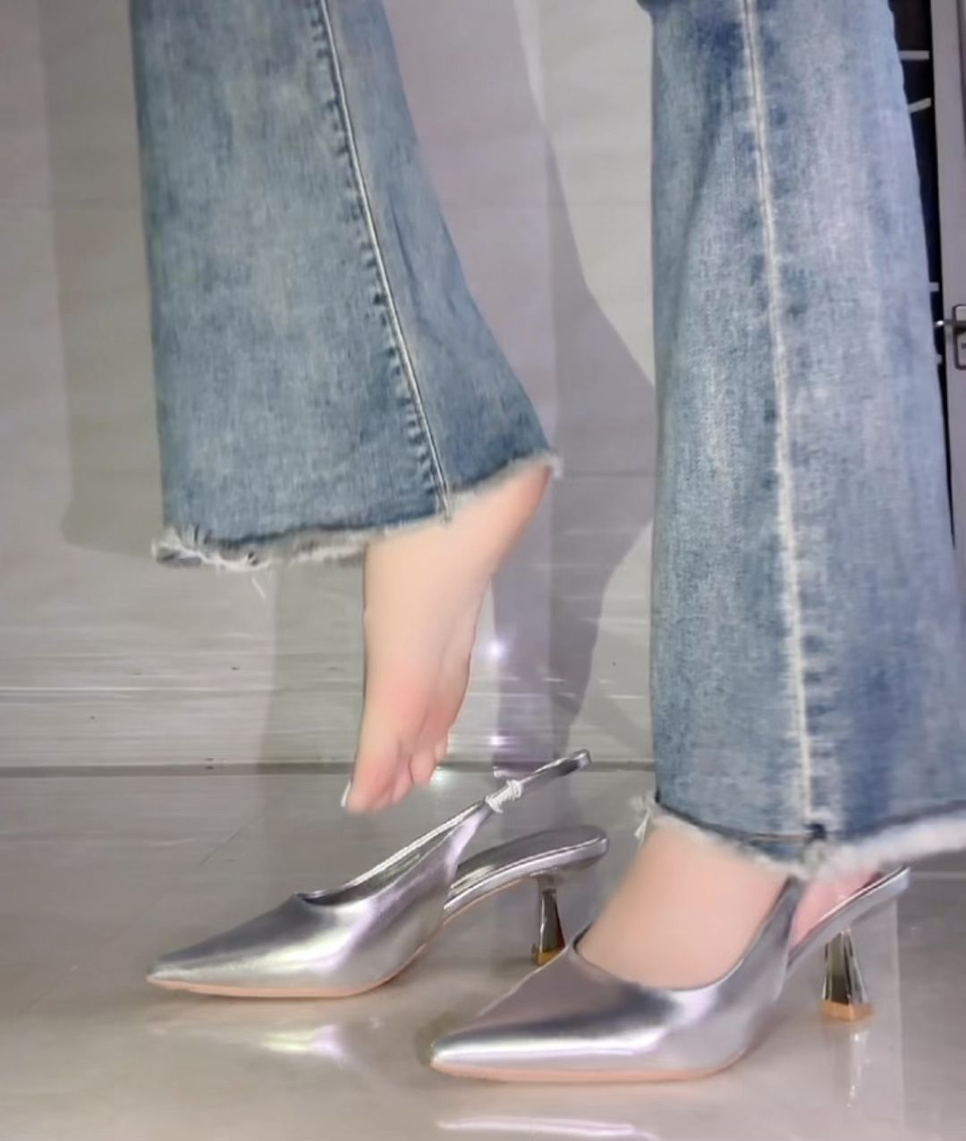 牛仔面料 A型 洗水 毛边 纪念碑灰 灰蓝  - VALI鞋履AI设计主图