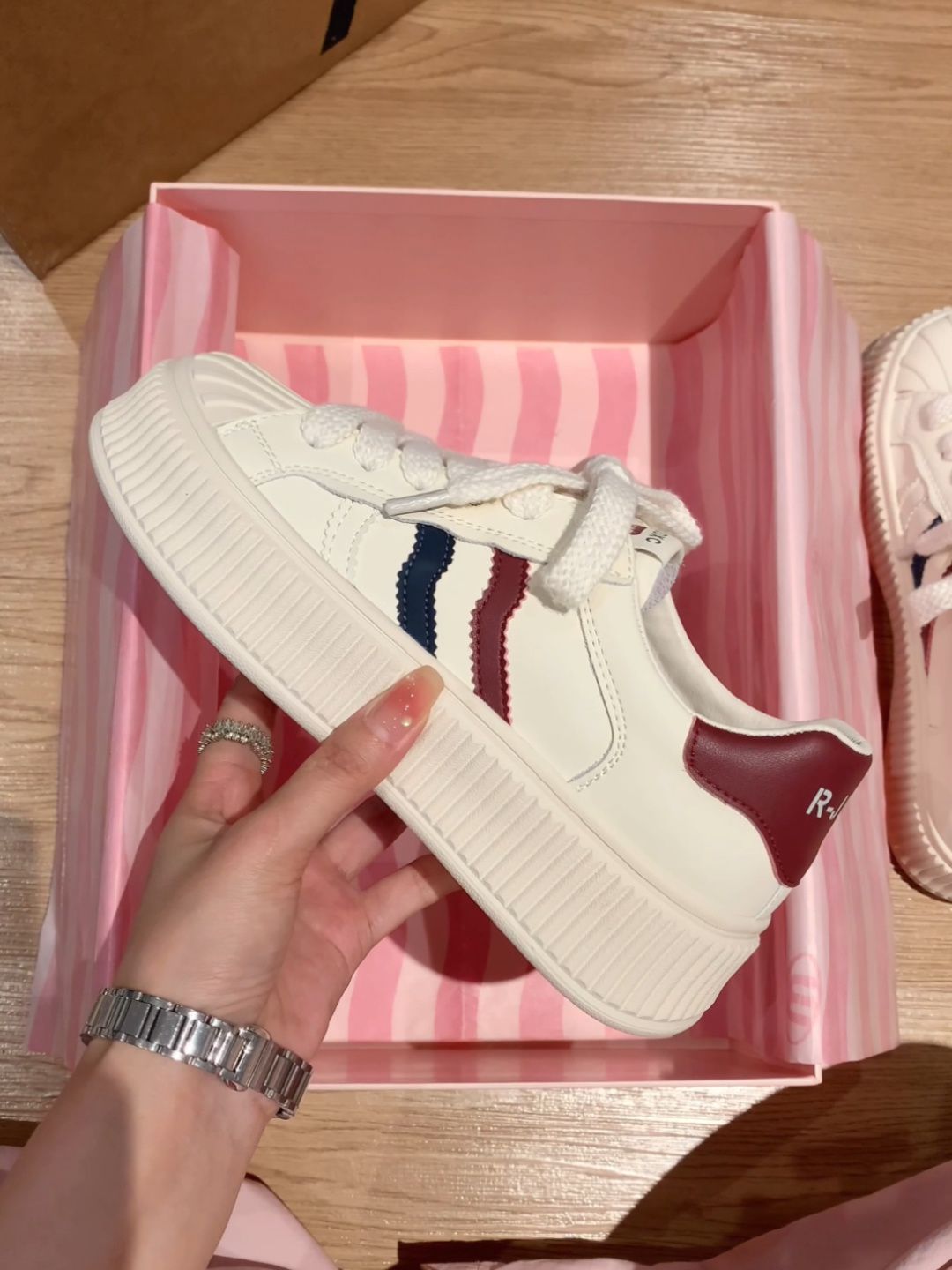 低帮 皮革  - VALI鞋履AI设计主图