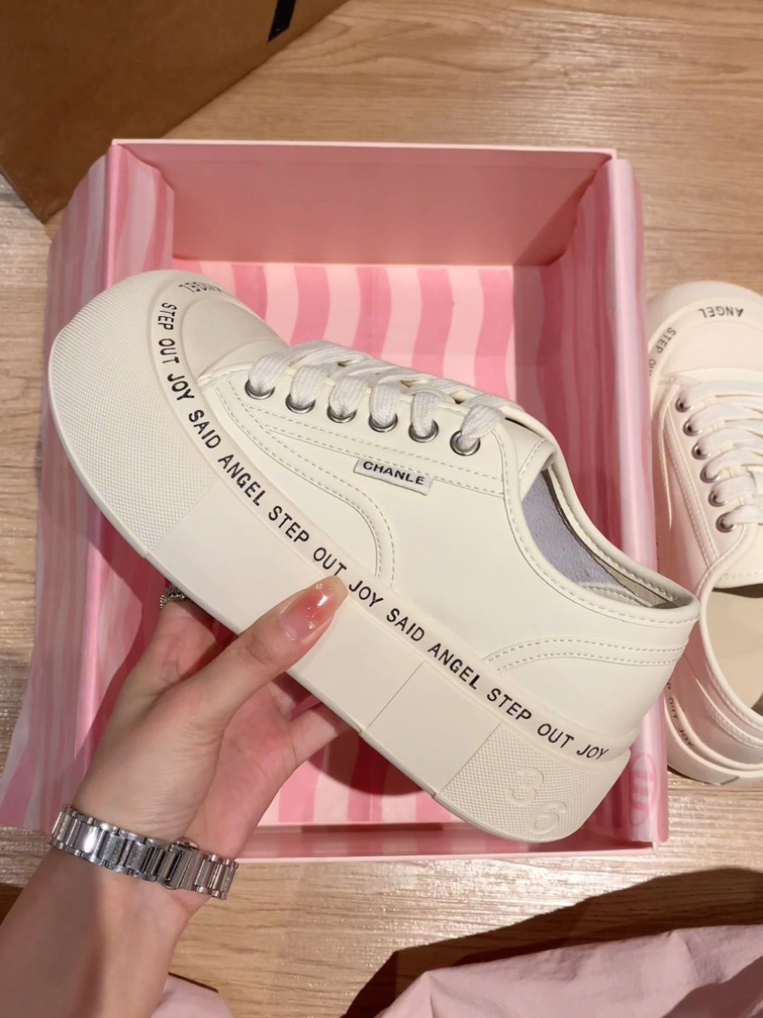 低帮  - VALI鞋履AI设计主图