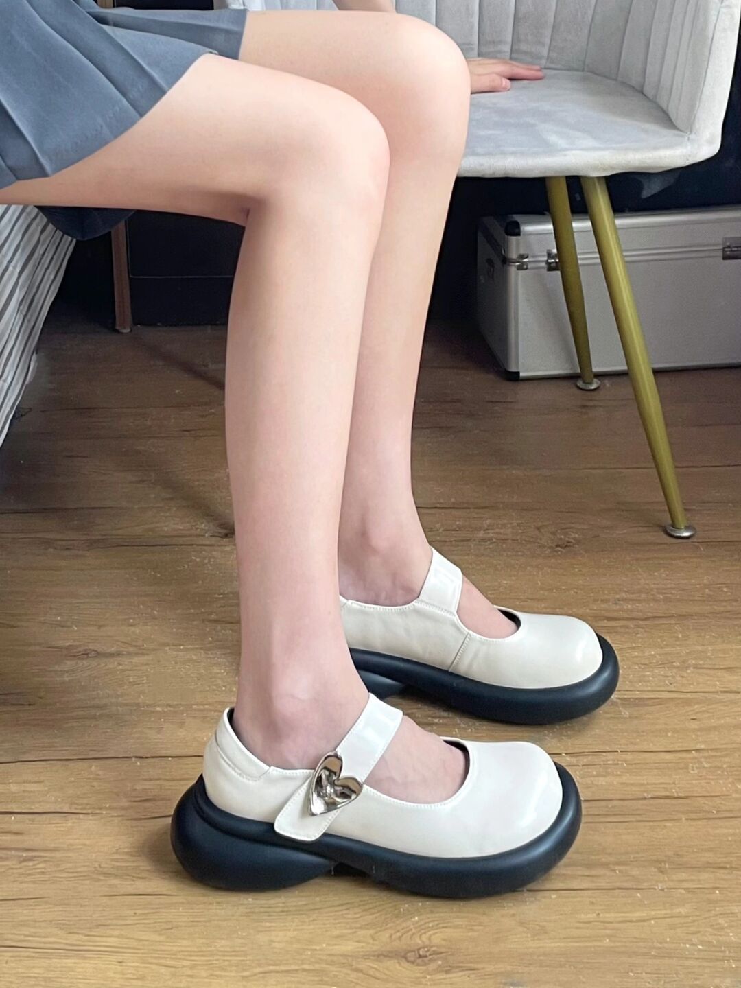 圆头 袢扣 中口鞋 皮革  - VALI鞋履AI设计主图