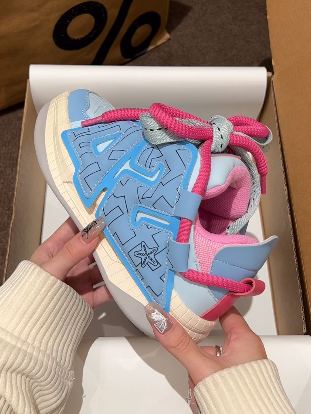 低帮 魔术贴 皮革  - VALI鞋履AI设计主图