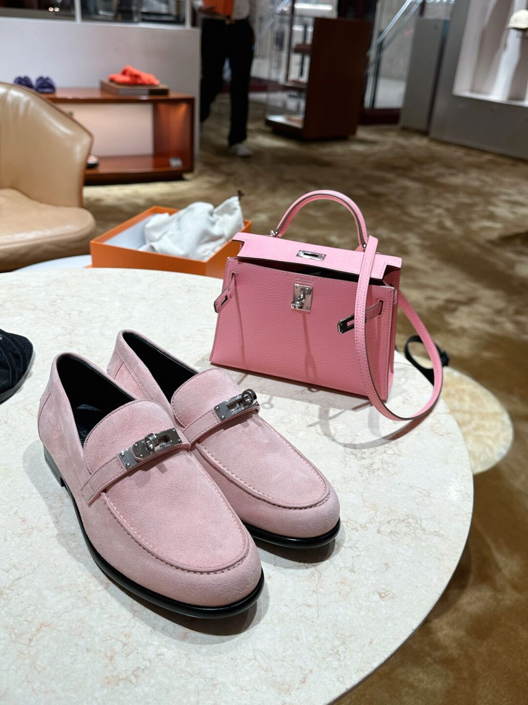 圆头 低帮 一脚蹬 深口鞋 皮革  - VALI鞋履AI设计主图