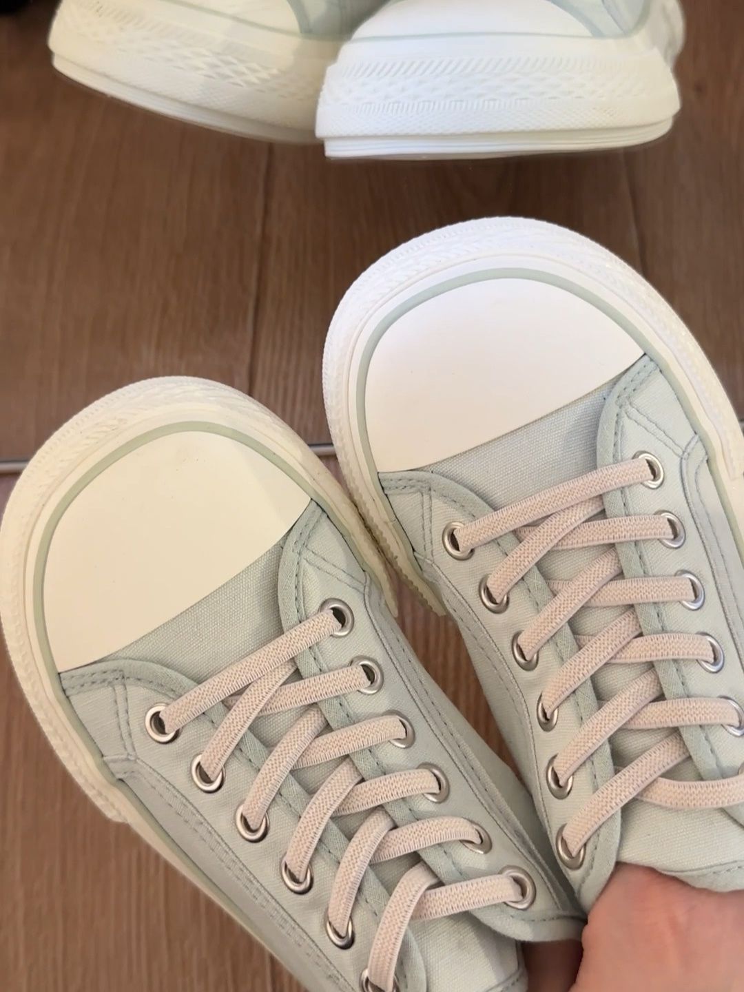  - VALI鞋履AI设计主图