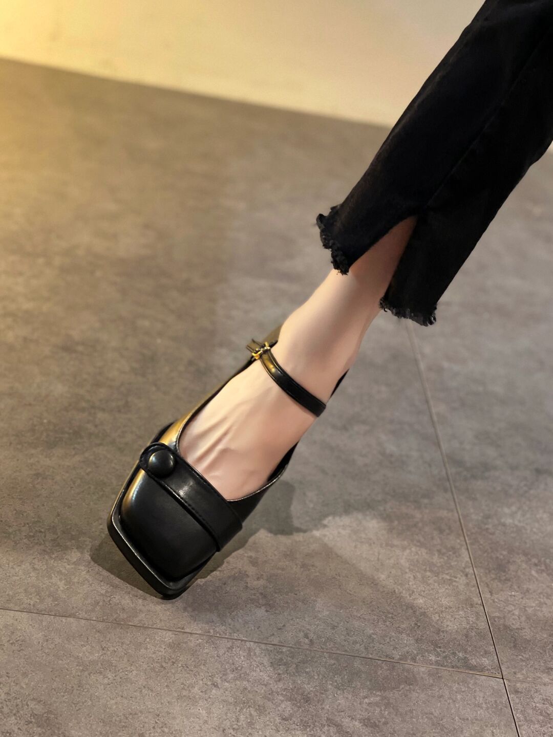 方头 袢扣 浅口鞋 皮革  - VALI鞋履AI设计主图