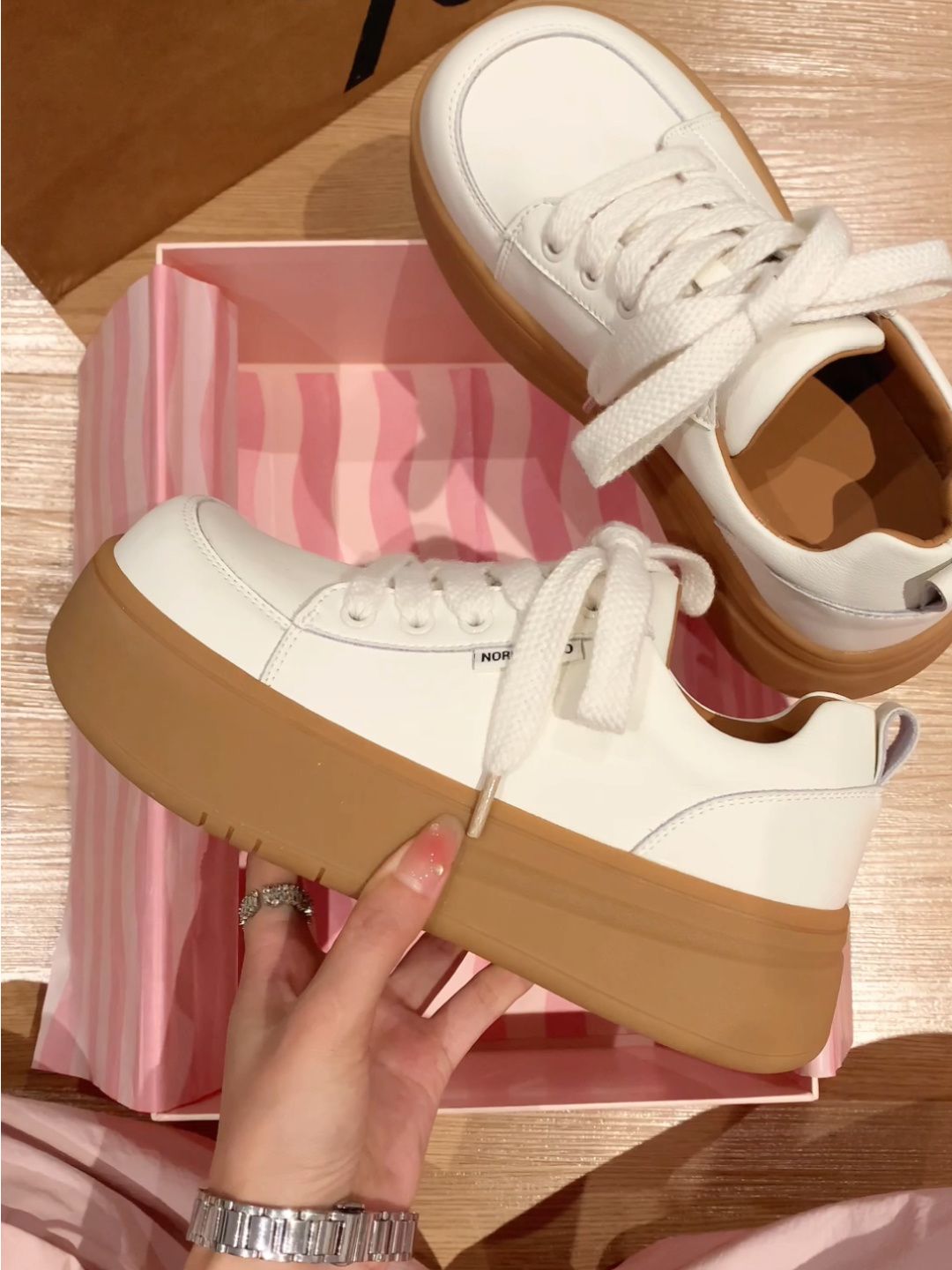 低帮 皮革  - VALI鞋履AI设计主图