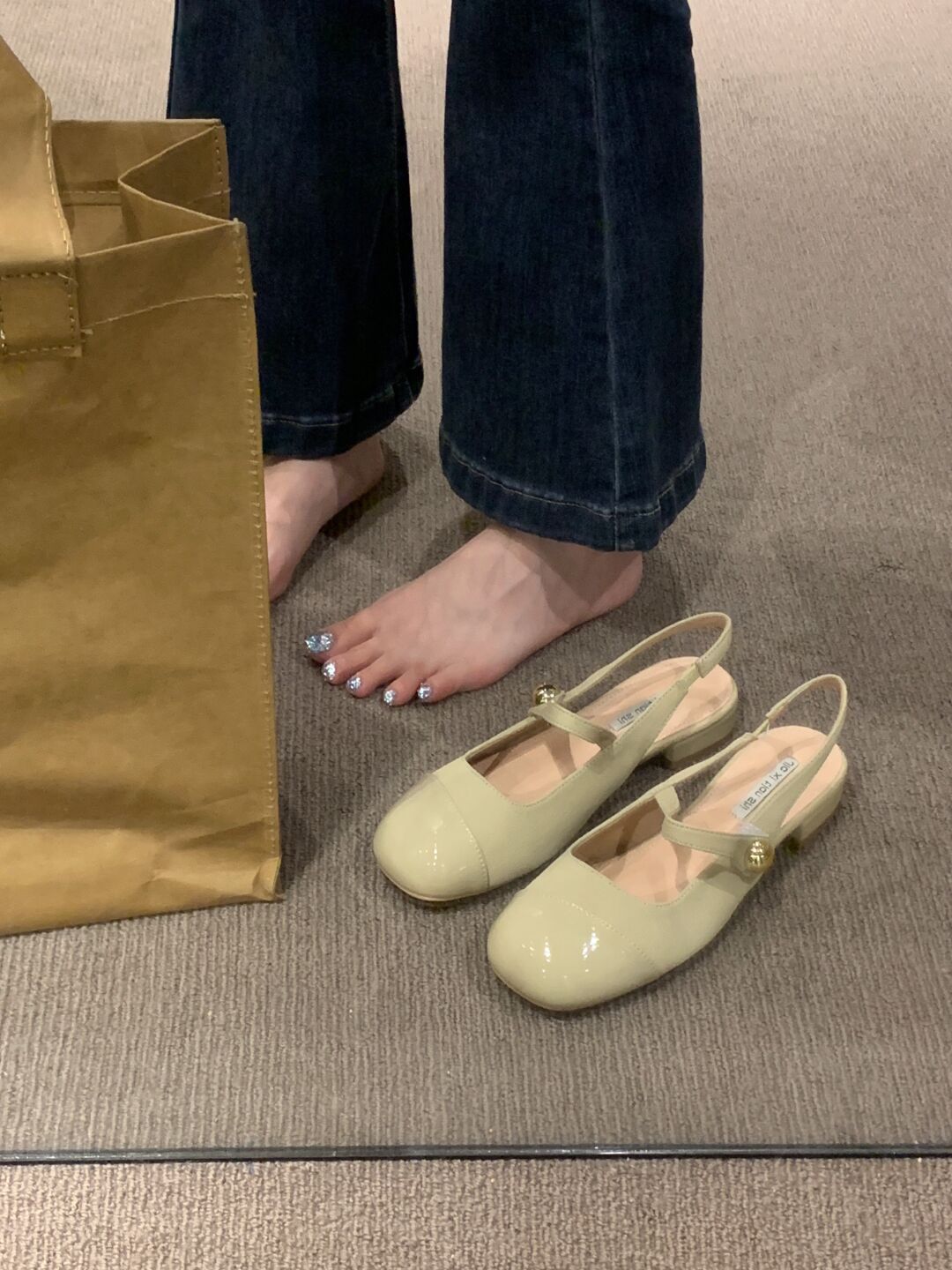 圆头 袢扣 中口鞋 皮革  - VALI鞋履AI设计主图