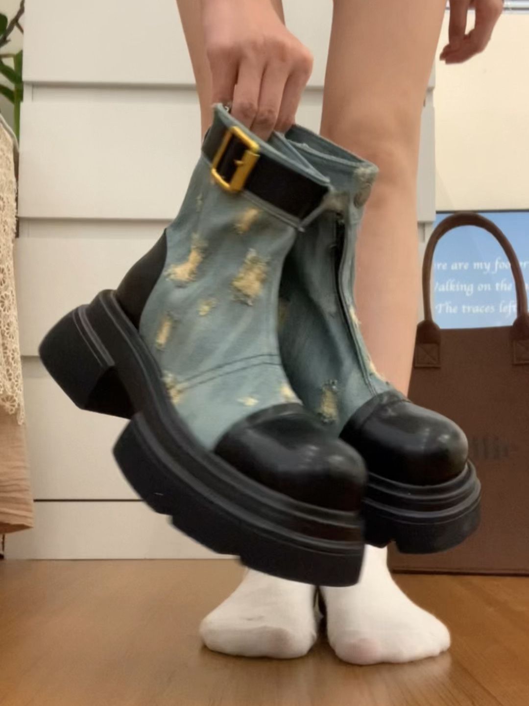 圆头 袢扣 皮革  - VALI鞋履AI设计主图