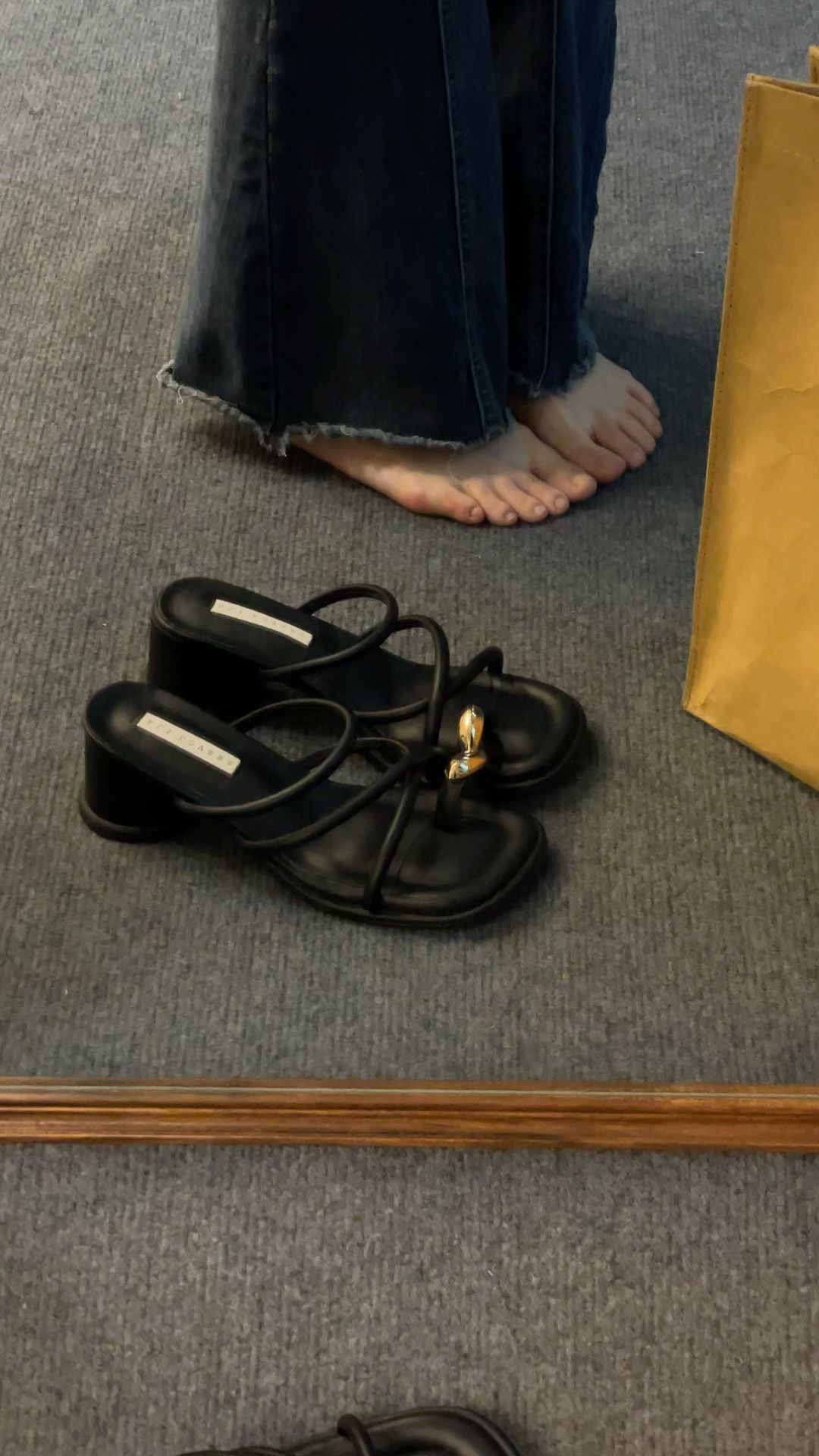 粗跟 无帮 皮革  - VALI鞋履AI设计主图