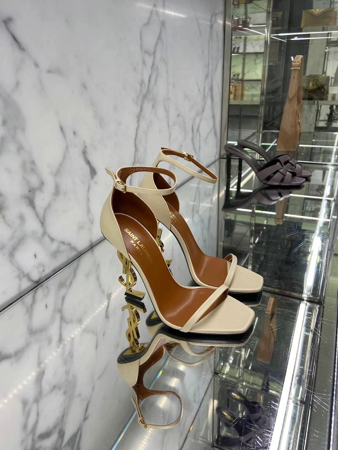 高跟 异形跟 无帮 皮革  - VALI鞋履AI设计主图