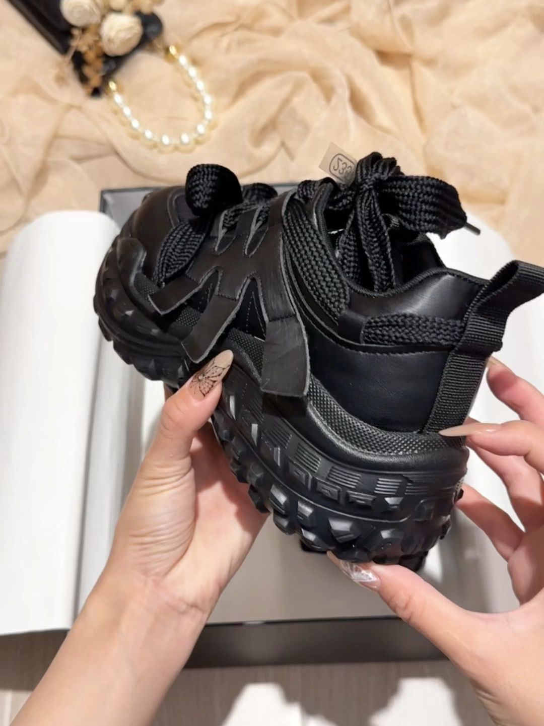 低帮  - VALI鞋履AI设计主图